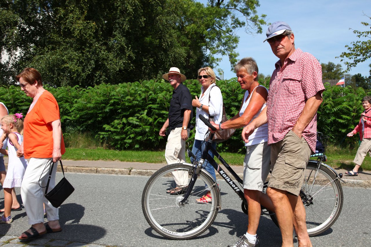 Bild 63 - Vogelschiessen am 18.8.12